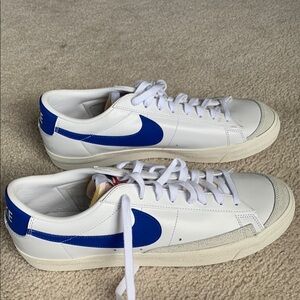 Nike Men's White and Blue Sneakers